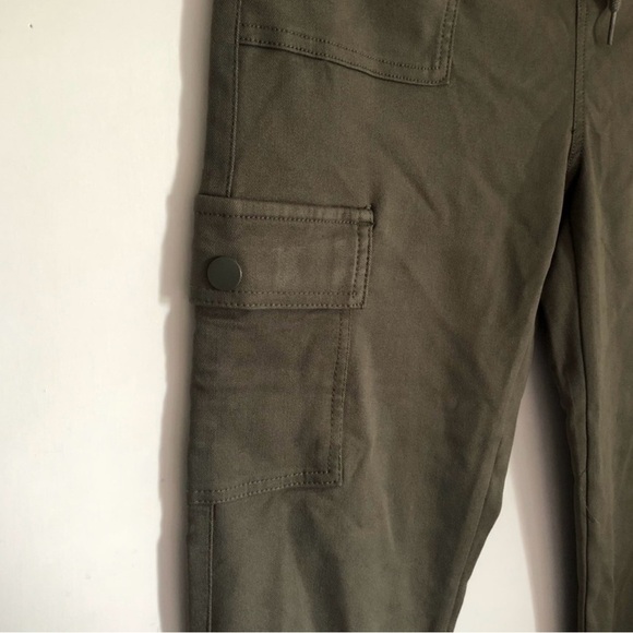 Women’s Cargo Jogger Pants - Picture 2 of 4